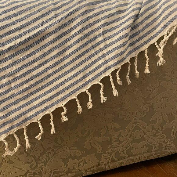 Blue & White Wrap/Scarf -100% Cotton - Picture 6 of 7